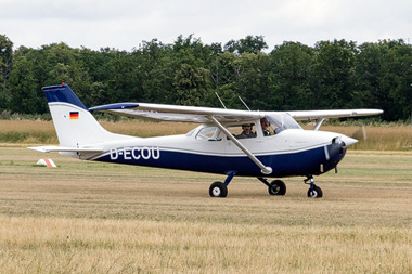 Reims Aviation FR172