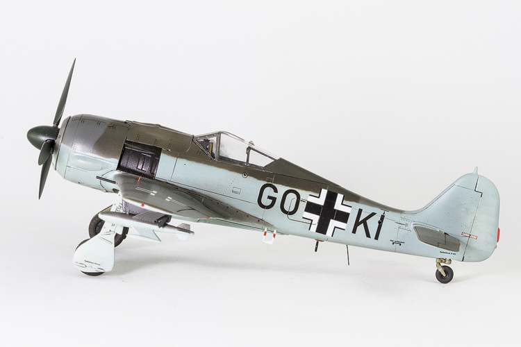 Focke-Wulf Fw 190 F-8 / V69