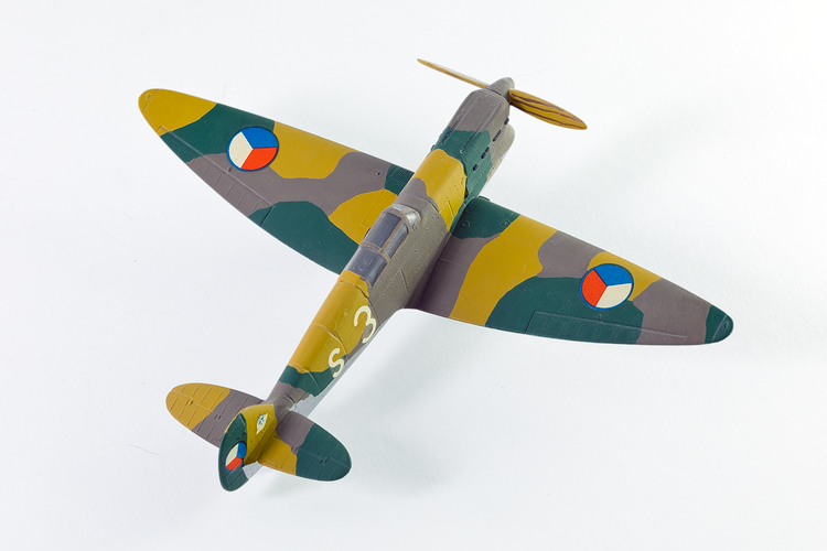 Avia B-35