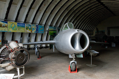 MiG-17UTI